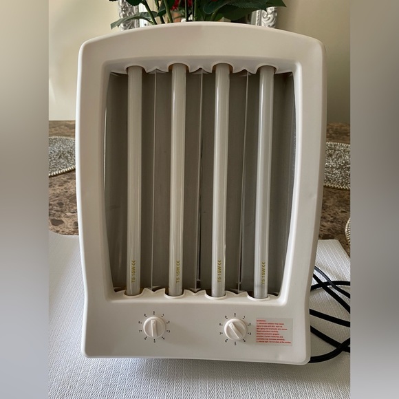 SOLD. FACE AND BODY TANNING SUN LAMPS - Picture 2 of 5